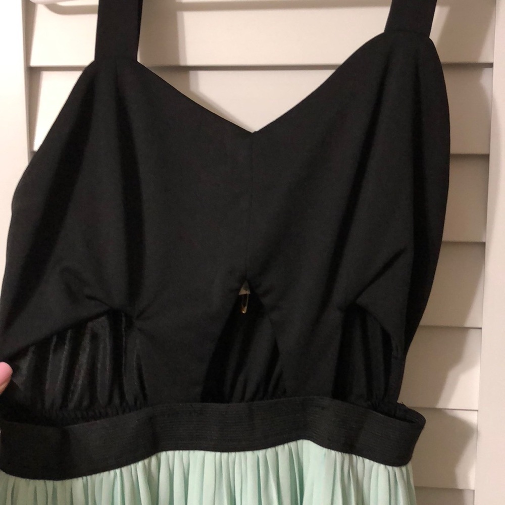 Black and Mint cut out and Pleaded Dress - Picture 2 of 6